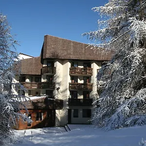 https://hotel-les-trappeurs.fr-provencehotel.com